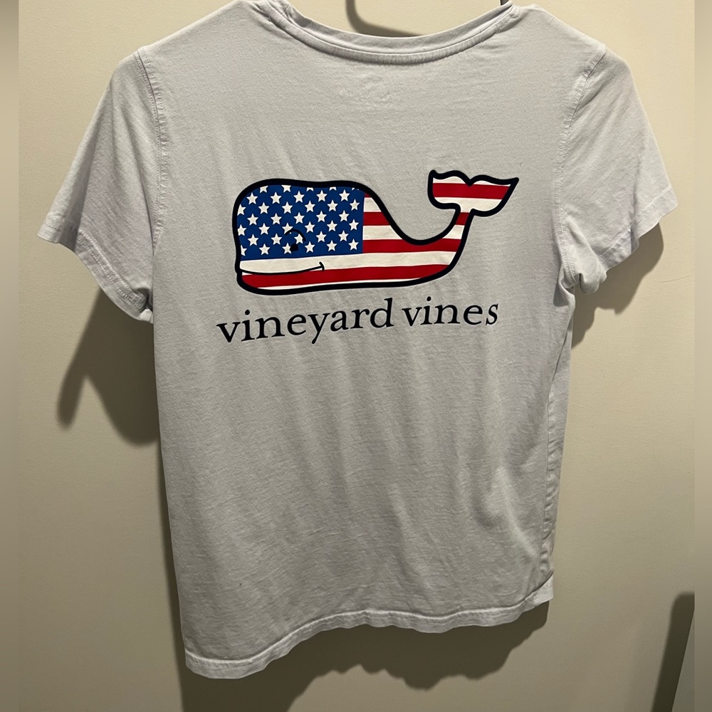 Vineyard vines t-shirt